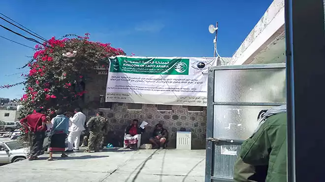 مخيم العيون يواصل أعماله وسط إقبال من المواطنين بيافع